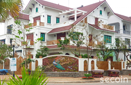 Kiểu nhà biệt thự với ngói màu Secoin